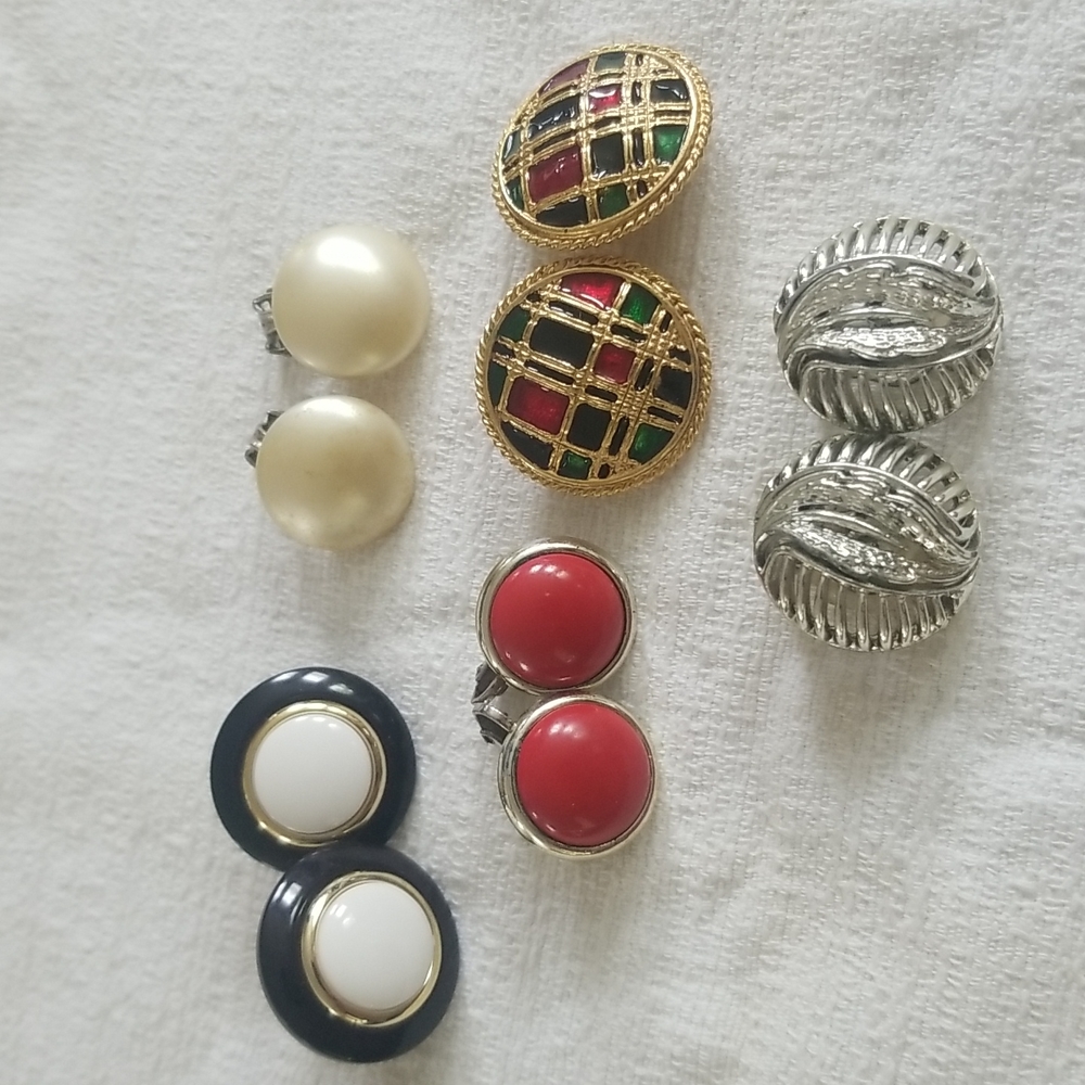 Set of 5 pair vintage clip earings